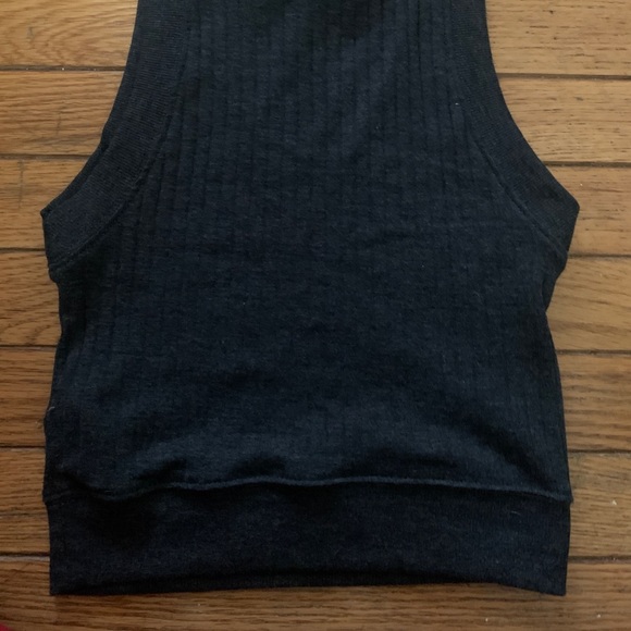 Halter top - Picture 2 of 2